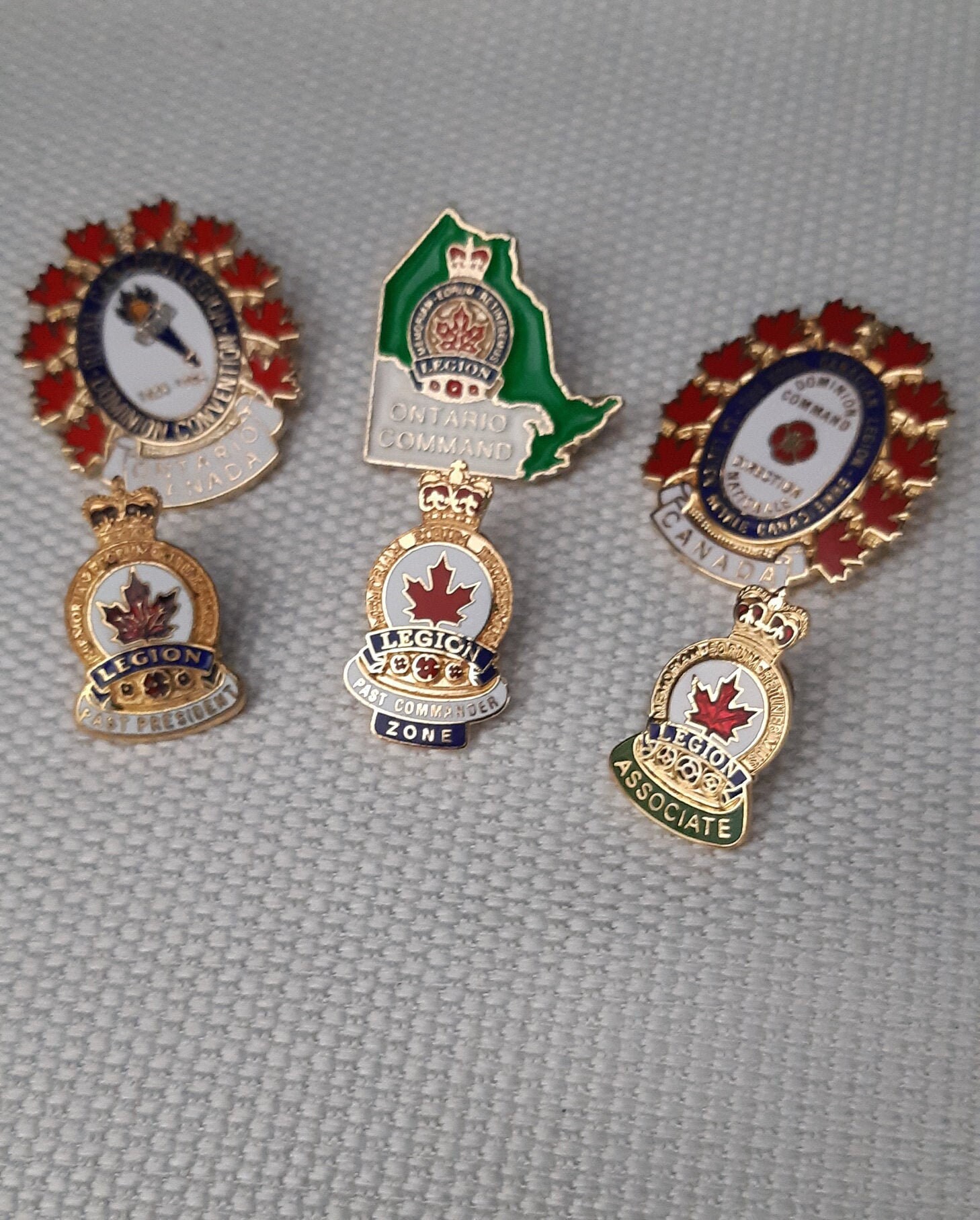 Vintage Royal Canadian Pins / Pines conmemorativos de Etsy