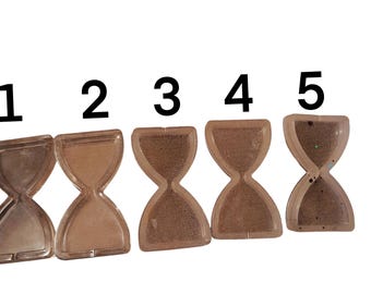 Llavero con forma de reloj de arena personalizado y hecho en casa