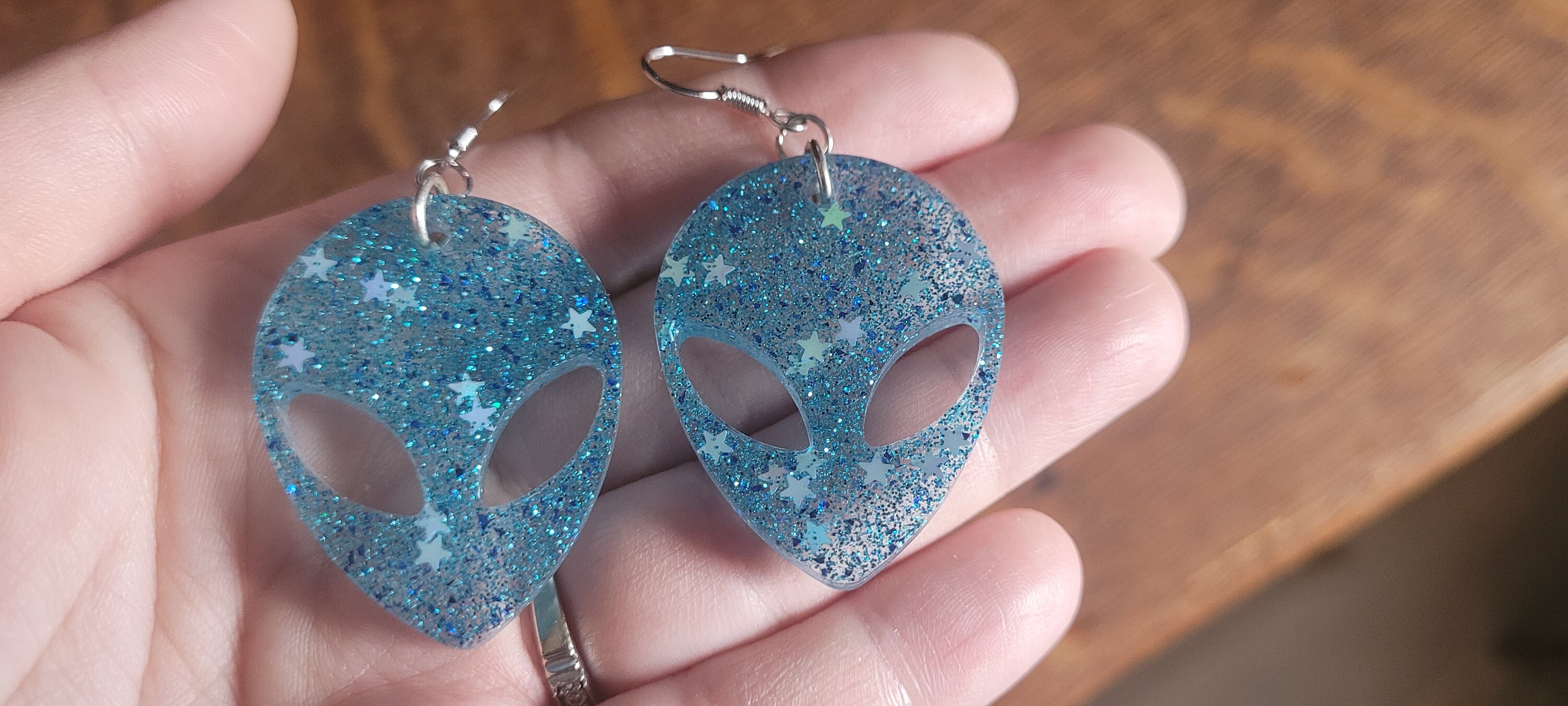 Orecchini Pendenti A Goccia Fatti A Mano – Alieno Strano – Unisex – Argento – Wyntersemporium