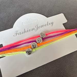 Lot de 4 - Cadeau rakhis / raksha bandhan de fil vibrant double face Aum