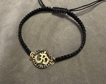 Aum gouden en zwarte ronde zwarte armband met diamanten / rakhi gifts