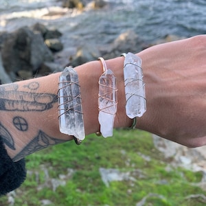 Rustieke bergkristalarmband van helder kwarts | helder kwarts | Kwartsarmband | heldere kwarts armband | verkoperd | heks | boho