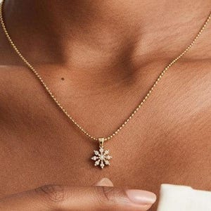 Snowflake Necklace, Sterling Silver Zircon Stone Necklace , 18K Gold Snowflake Necklace, Birthday Gift, Christmas Gift