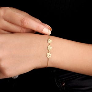 Pulsera personalizada con nombre de pata: joyería personalizada para mascotas, dije con huella de pata grabada, regalo de Navidad para amantes de los perros o los gatos. imagen 4