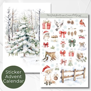 Könnte beinhalten: Ein Sticker-Adventskalender-Bogen mit Aquarell-Illustrationen von winterlichen Waldszenen, einem verschneiten Weihnachtsbaum, einem Fuchs mit Weihnachtsmütze, einem Eichhörnchen, einem Kardinal, Tannenzapfen, roten Schleifen und einem Holzzaun.