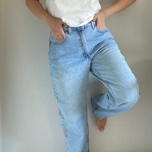 Vintage Levi&#39;s 550 Relaxed Fit Light Wash Wide Leg Jeans