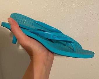 Kitten heel store flip flops