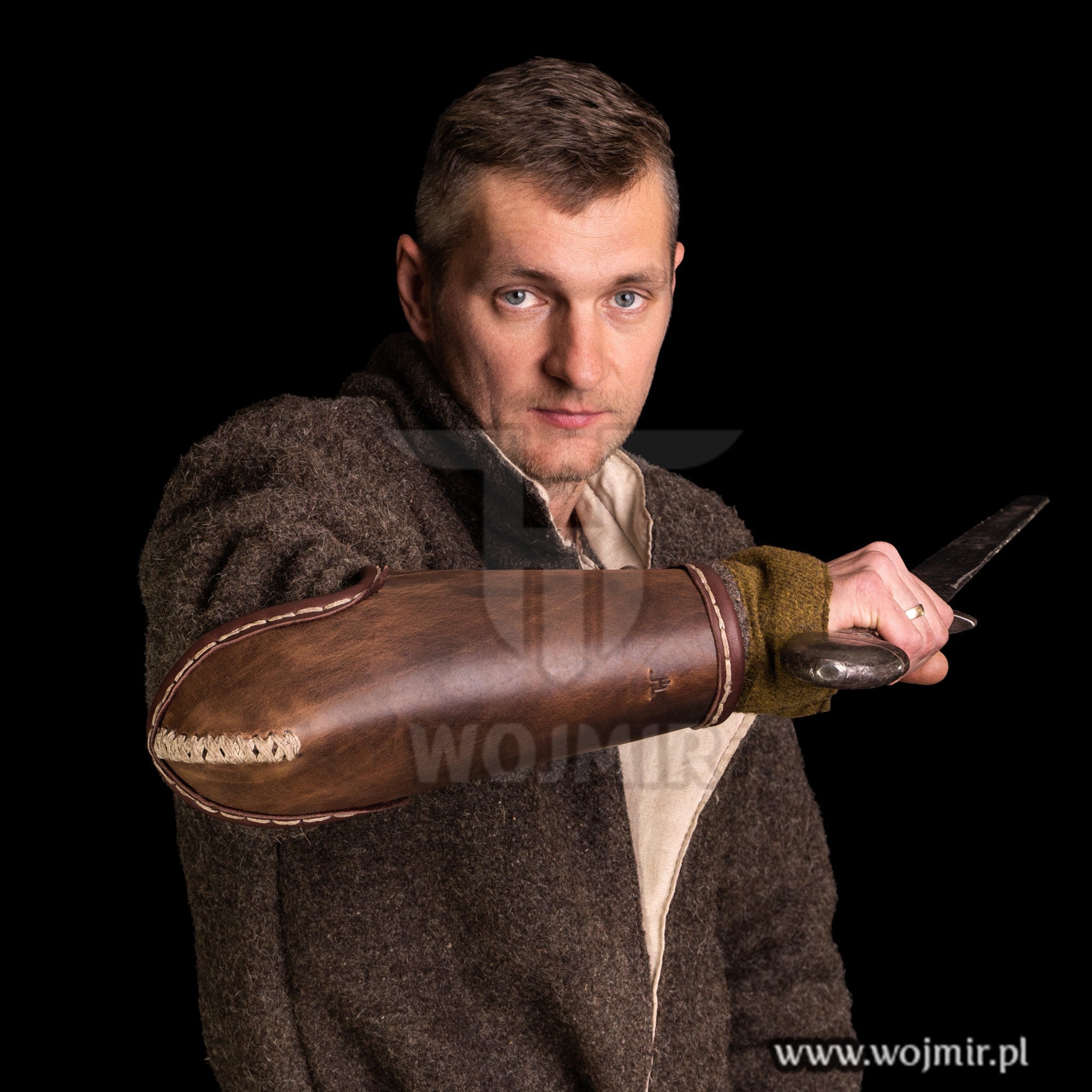 Brassards en cuir de Viking à vendre. Disponible en : cuir brun, cuir noir  :: by medieval store ArmStreet