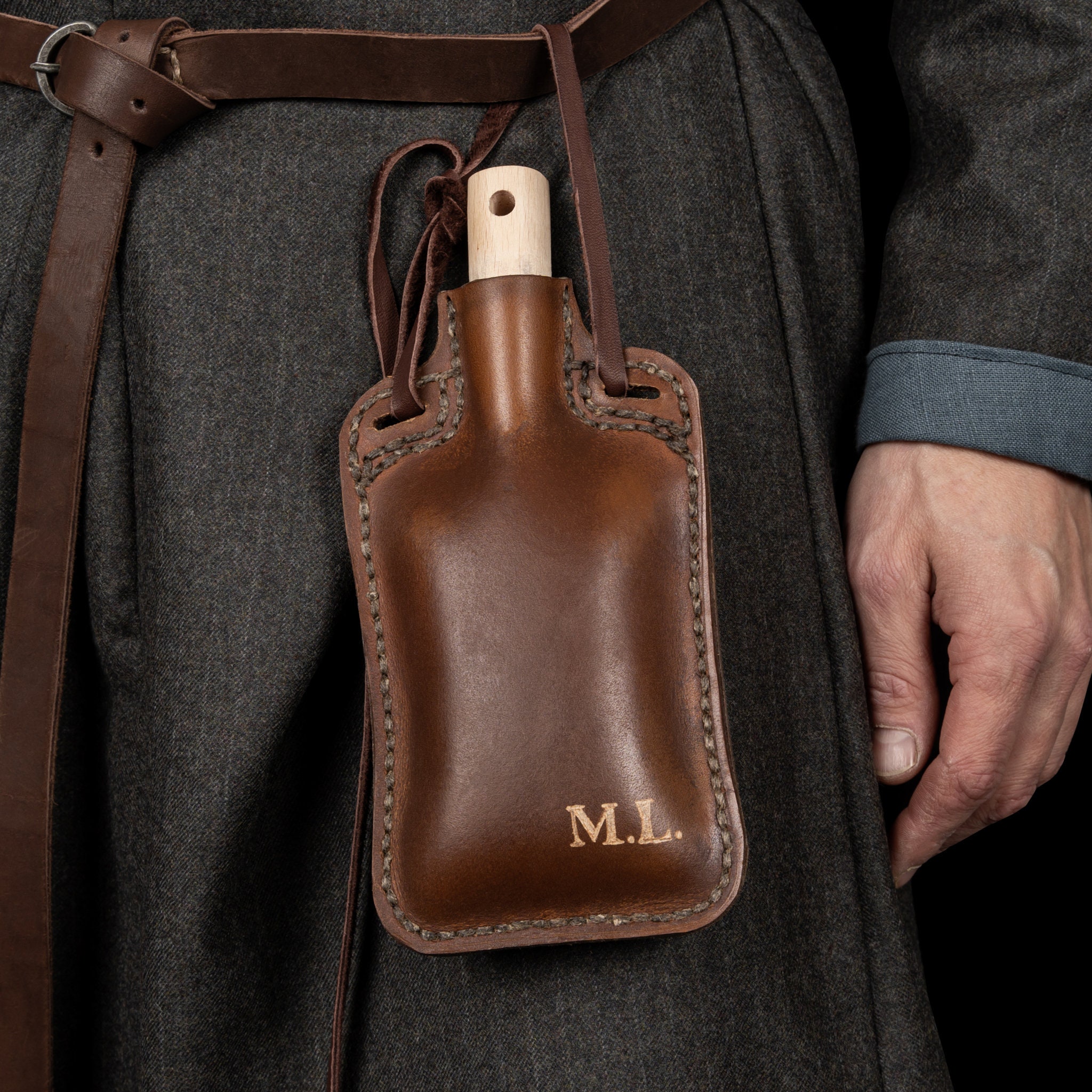 LEATHER CANTEEN sealed with beeswax / sewn by hand / 100% natural / HANDMADE by Wojmir