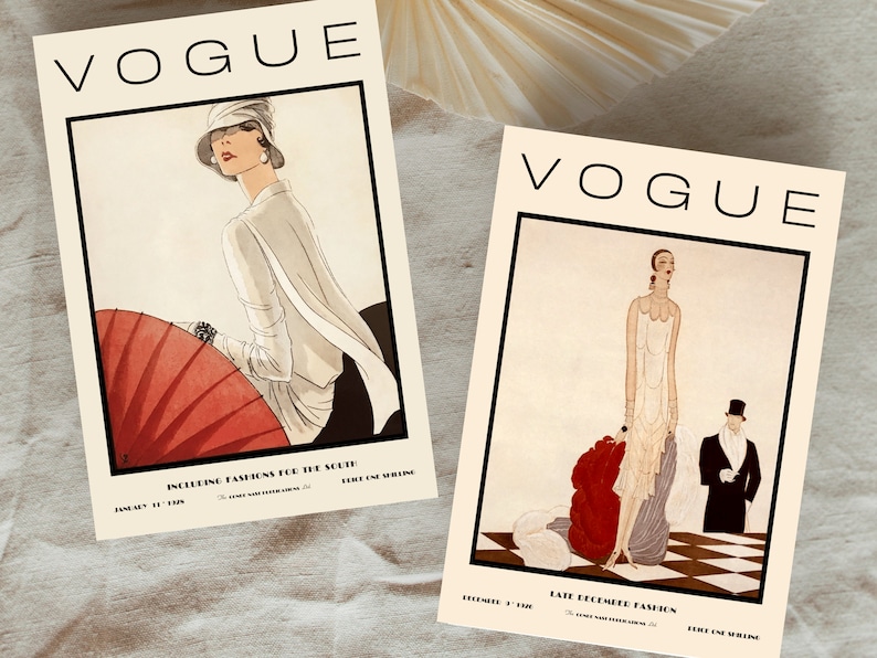 Może przedstawiać: Dwie okładki czasopisma Vogue w stylu vintage z artystycznymi ilustracjami. Lewa okładka przedstawia osobę w białym kapeluszu i bluzce trzymającą czerwony parasol. Prawa okładka ukazuje osobę w białej sukni oraz osobę w czarnym smokingu.