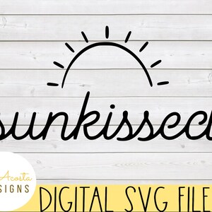 サンキスド svg; 夏 svg; 太陽 svg; サマータイム svg; バケーション svg; ミニマル svg; サマーシャツ svg; シンプル svg; 日焼け svg; クリカット svg
