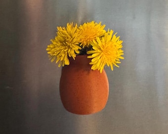 Tiny Magnetic Vase