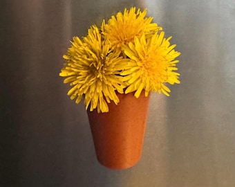 Tiny Magnetic Vase
