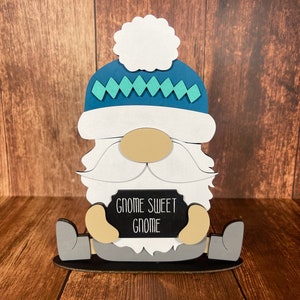 Gnome with interchangeable hats