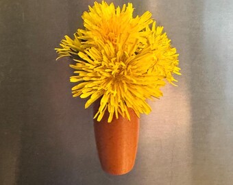 Tiny Magnetic Vase