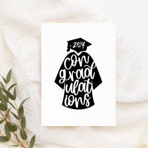 Afdrukbare felicitatiekaart | Direct downloaden | Afstudeerkaart 2024 | Afstudeercadeau | Pet en toga-kaart | Gefeliciteerd kaart