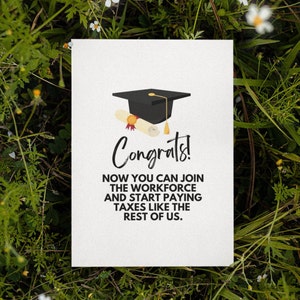 Tarjeta de graduación divertida imprimible / Tarjeta de graduación del trabajo / Descarga instantánea / Tarjeta de graduación 2023 / Tarjeta de felicitación / Graduado divertido