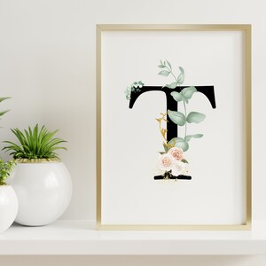 Letra preta T do eucalipto floral impressão de <br> Crie Seu Próprio Produto! Primeira Inicial | Decoração de parede de berçário monograma | Flores em aquarela | Sinal de carta inicial do evento |