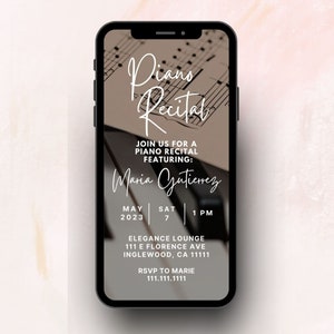 以下が含まれることがあります： マリア・グティエレスをフィーチャーしたピアノリサイタルのデジタル招待状。白黒で、日付、時間、場所が記載されています。背景画像はピアノの鍵盤のアップです。