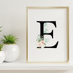 Eucalipto Floral Letra Negra E Impresión / Primera Inicial / Monograma Nursery Decoración de pared / Acuarela Flores / Evento Inicial Letra Signo /