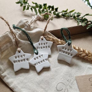 Etichette regalo "I migliori auguri", piccole etichette regalo in argilla, set regalo a forma di stella in argilla appesa a una corda di iuta, etichetta regalo