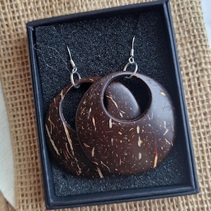 Upcycled Kokosnussschalen Creolen: Große Ohrhänger, umweltfreundlicher Schmuck