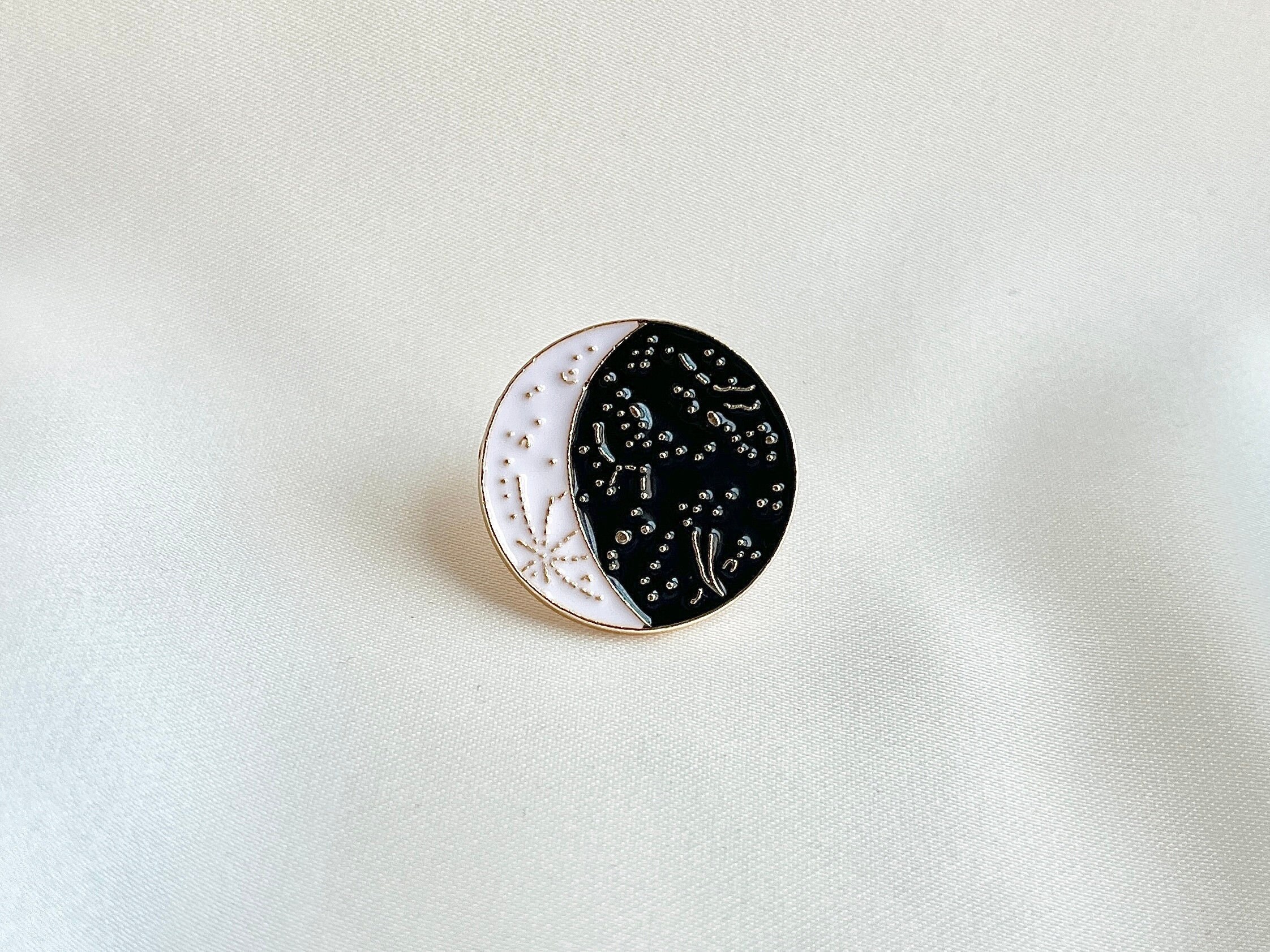 Crescent Moon Pin • Celestial Pins •  Space Pins • Moon Brooch • Zodiac Enamel Pin • Cute Enamel Pin • Full Moon Pin