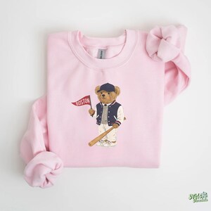 Boston Baseball, Vintage Bear Sweatshirt, Boston Mass Fan Gear, Baseball Crewneck, Retro Sportswear, Gameday Outfit, Tailgate Style, Boston Baseball Gift, Classic Varsity Sweatshirt, Cozy Baseball Pullover, Throwback Baseball, Stadium Style, Baseball Season, Teddy Bear Print, Red and Blue Print Sweatshirt