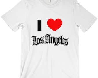 Puede incluir: Camiseta blanca con un gráfico negro "I love Los Angeles" con un corazón rojo.