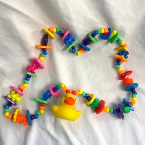 Kidcore Decora Quietscheentchen Regenbogen Halskette
