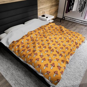 Mushroom Velveteen Blanket: Retro Groovy Plush Throw