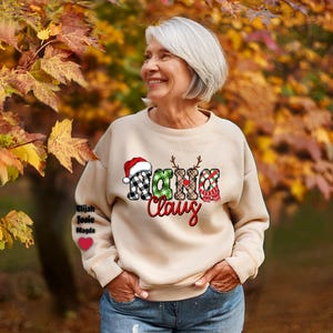 Felpa natalizia personalizzata per la nonna, nomi dei nipoti sulla manica, nonna, Gigi, nonna, felpa personalizzata per la nonna, regalo personalizzato