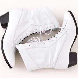 90's Vintage Durango Lace-Up Western Cowgirl Boots – White – Size 8.5