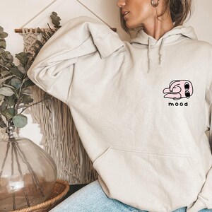 Sudadera estética de chica triste, sudadera con capucha de dibujos animados, regalo de salud mental, suéter universitario extragrande, sudadera divertida de humor, camiseta de dibujos animados tristes imagen 2