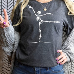 T-shirt squelette dansant, T-shirt de ballet, T-shirt maman danseuse, T-shirt squelette, Cadeaux pour professeurs de danse, Squelette dansant, T-shirt Halloween, T-shirt génial