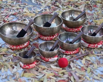 Seven Metals Hand-hammered high quality Chakra Set Tibetan Singing bowl for Yoga, Meditation, Chakra , Healing and Sound therapy Active