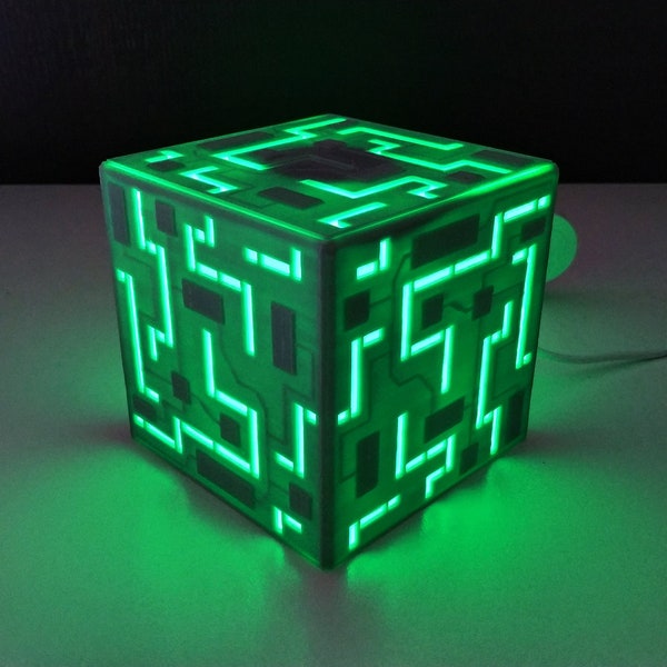 La lampe de table USB LED multicolore Alien Cube imprimée en 3D