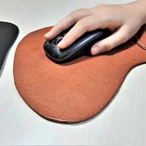 Leather Mouse Pad // Gift Ideas 2021 // Valentine Gift  // Ergonomic Wrist rest Support // Personalized Mouse Pad // Desk Accessories