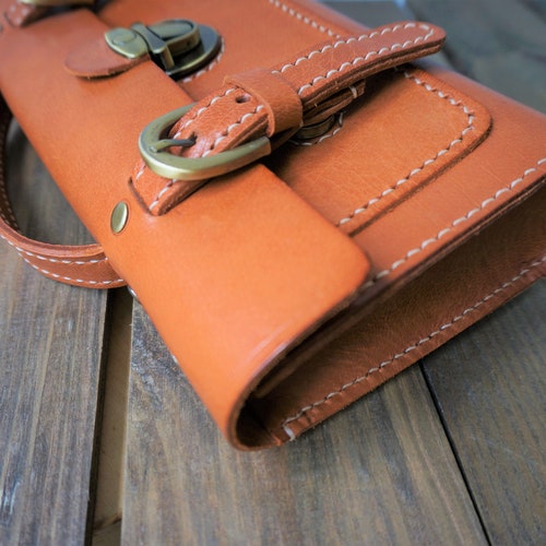 FREE !!! Holiday Gift WRAPPING SERVICE shops // Clutch bag // leather clutch bag // vintage clutch bag // hand stitching // vegetable tanned