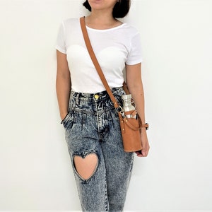 Leather Water Bottle Holder with Detachable Crossbody Strap // Carry Handle // Leather bottle cage // Carry Handle Bottle Holder