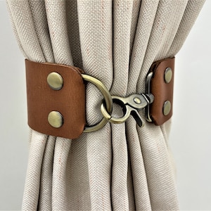 Minimalist Leather Curtain Tieback – Vegetable Tanned Strap – Rustic Boho Window Holdback – Windows Treatment – Modern Home Decor Gift
