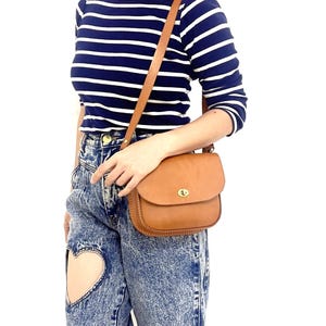Halbmond Leder Umhängetasche Vintage Leder Umhängetasche Minimalistische Leder Sling Bag Schultertasche Valentinstag Geschenk