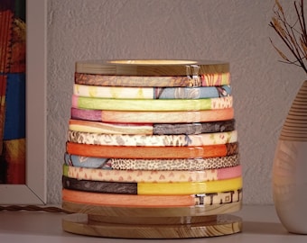 Lámpara de mesa pequeña multicolor de tela de resina: luz decorativa de brillo suave.