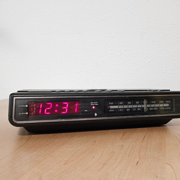 Realistic Chronomatic 272 Digital Dual Alarm Clock Radio