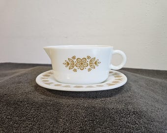 Łódeczka do sosu Butterfly Gold z talerzem, serwer do sosu Pyrex