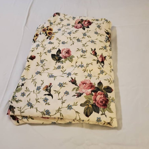 Choose From a Twin or Full Fitted Sheet by Dan River, 50/50 Cotton Polyester, Flower Bouquets, Roses