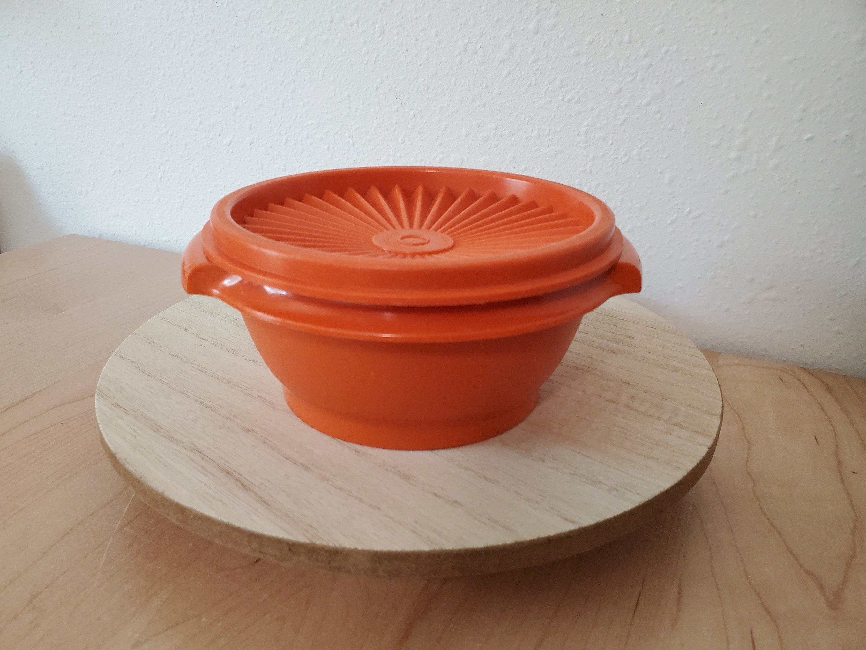 Vintage Tupperware Servalier Storage Bowl 886 Green With Starburst Lid