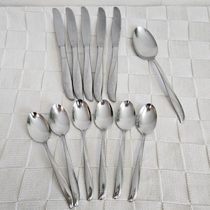 Twin Star Pattern by Oneida Community Flatware, Teaspoons Hollow Knives & Serving Spoons  to Choose From