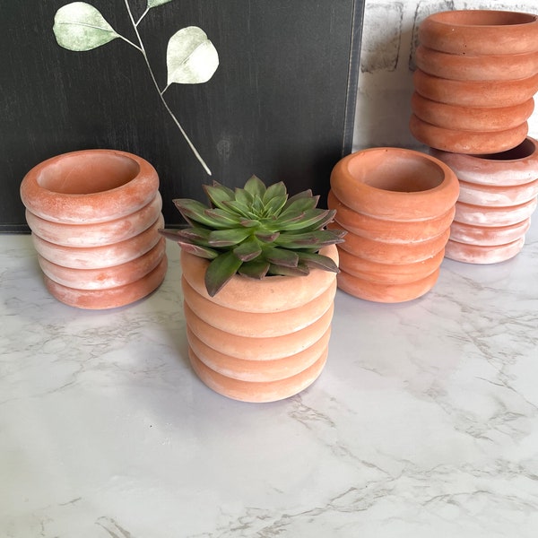 Clay planter jars, red terracotta color, bubble shape jar