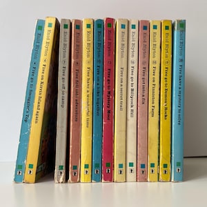 Vintage Famous Five Book: Enid Blyton 1970s Knight Edition